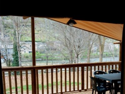 Cliquez pour découvrir toutes les photos de l'HÉBERGEMENT ! tente en toile et bois - Le Terrados photo 2