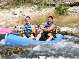 Camping Pas Cher vous présente avec son site Officiel campingpascher.fr, le Camping Le Terrados classé 3 étoiles, situé sur la commune de Massegros Causses Gorges dans le département Lozere (Languedoc Roussillon) en France. Le camping Le Terrados vous propose un hébergement de type mobil-home de 28 m² pour 6 personnes. L'établissement vous propose 4 autres types d'hébergements. Découvrez tous nos séjours à petits prix dans la commune et aux alentours de Massegros Causses Gorges du département : Lozere (Languedoc Roussillon). Les Avis clients pour le Camping Le Terrados sont de 7 sur 10. Rivière, Piscine extérieure, Aire de jeux enfants, Canoë-kayak, Canyoning, Centre équestre, Cyclisme, Escalade, Paddle, Ping-pong, Rafting, Randonnée, Bar, Bureau de tabac, Dépôt de pain, Food truck, Restaurant, Supermarché, Épicerie,... En savoir plus : cliquez-ICI.