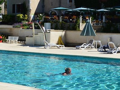camping Château De Lacomté photo 4