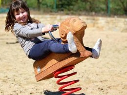 Camping Pas Cher vous présente avec son site Officiel campingpascher.fr, le Camping La Ferme De Lann Hoëdic classé 3 étoiles, situé sur la commune de Sarzeau dans le département Morbihan (Bretagne) en France. Le camping La Ferme De Lann Hoëdic vous propose un hébergement de type mobil-home. L'établissement vous propose un autre type d'hébergement. Découvrez tous nos séjours à petits prix dans la commune et aux alentours de Sarzeau du département : Morbihan (Bretagne). Les Avis clients pour le Camping La Ferme De Lann Hoëdic sont de 7 sur 10. Piscine extérieure, Animations familiales, Aire de jeux enfants, Canoë-kayak, Centre équestre, Cyclisme, Golf, Ping-pong, Pétanque, Randonnée, Voile, Bar, Boulangerie, Plats à emporter, Snack/Bar, Supermarché, Épicerie,... En savoir plus : cliquez-ICI.