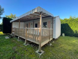 Camping Pas Cher vous présente avec son site Officiel campingpascher.fr, le Camping Aqua 3 Masses classé 3 étoiles, situé sur la commune de Saint Pierre D'oléron dans le département Charente-maritime (Poitou Charentes) en France. Le camping Aqua 3 Masses, vous présente un hébergement de type mobil-home de 29 m² et télévision. Le camping Aqua 3 Masses vous propose du mercredi 01 avril au mercredi 08 avril 2026 pour 7 nuits à 340€. Cette location propose 110 dates différentes pour réserver votre séjour. Découvrez également les 11 autres gammes d'hébergements du camping. Les Avis clients pour le Camping Aqua 3 Masses sont excellents avec une note moyenne de 8 sur 10. Piscine chauffée, Piscine couverte, Animation enfants, Animations familiales, Aire de jeux enfants, Baby-foot, Canoë-kayak, Centre équestre, Court de tennis, Flipper, Golf, Parcours sportif, Ping-pong, Piscine, Pétanque, Salle de jeux vidéo, Structure gonflable enfants, Bar, Dépôt de pain, Pizzeria, Plats à emporter, Restaurant,... En savoir plus : cliquez-ICI.