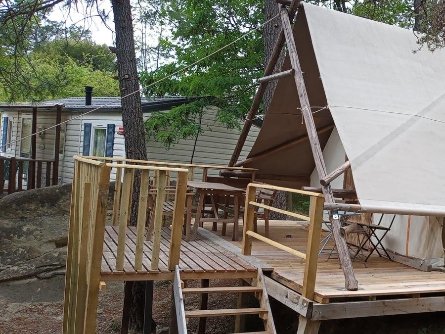 Camping Pas Cher vous présente avec son site Officiel campingpascher.fr, le Camping Les Terrasses Provençales classé 4 étoiles, situé sur la commune de Venterol dans le département Drome (Rhône Alpes) en France. Le camping Les Terrasses Provençales vous propose un hébergement de type tente pour 3 personnes. L'établissement vous propose 9 autres types d'hébergements. Découvrez tous nos séjours à petits prix dans la commune et aux alentours de Venterol du département : Drome (Rhône Alpes). Les Avis clients pour le Camping Les Terrasses Provençales sont excellents avec une note moyenne de 8 sur 10. Piscine chauffée, Piscine extérieure, Animations familiales, Aire de jeux enfants, Cyclisme, Ping-pong, Piscine, Pétanque, Randonnée, Structure gonflable enfants, Terrain de volley-ball, Dépôt de pain, Plats à emporter, Restaurant, Snack/Bar, Supermarché, Épicerie,... En savoir plus : cliquez-ICI.