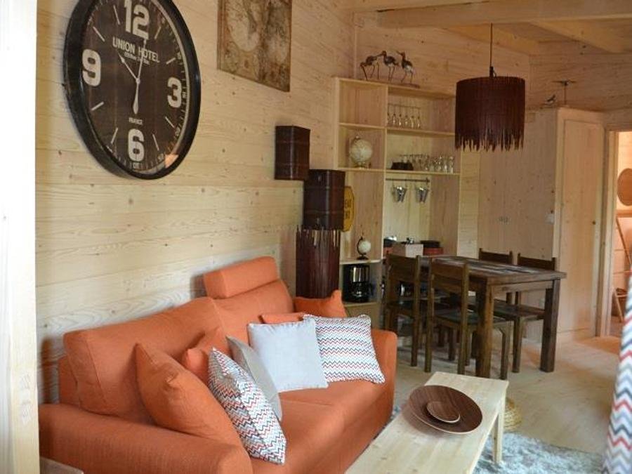 Camping Pas Cher vous présente avec son site Officiel campingpascher.fr, le Camping Parc De La Belle, situé sur la commune de Magne dans le département Vienne (Poitou Charentes) en France. Le camping Parc De La Belle vous propose un hébergement de type lodge de 40 m² (télévision). Cet hébergement propose plus de 41 dates différentes pour réserver ! Pour dévouvrir la période la moins chère, consultez la rubrique 'Tarifs' et sélectionnez votre mois de départ. L'établissement vous propose 5 autres types d'hébergements. Découvrez tous nos séjours à petits prix dans la commune et aux alentours de Magne du département : Vienne (Poitou Charentes). Les Avis clients pour le Camping Parc De La Belle sont excellents avec une note moyenne de 9 sur 10. Randonnée,... En savoir plus : cliquez-ICI.
