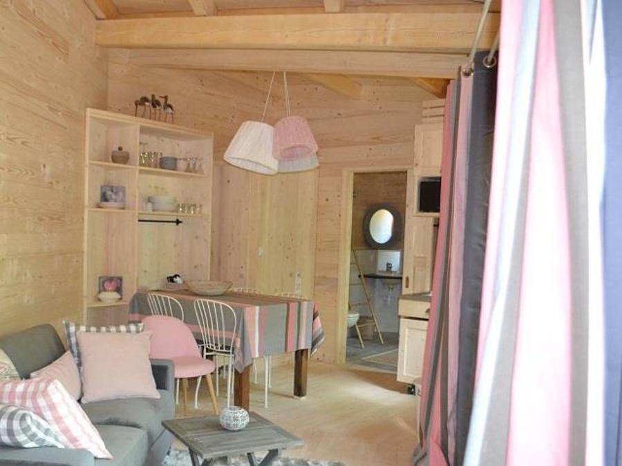 Camping Pas Cher vous présente avec son site Officiel campingpascher.fr, le Camping Parc De La Belle, situé sur la commune de Magne dans le département Vienne (Poitou Charentes) en France. Le camping Parc De La Belle vous propose un hébergement de type lodge de 40 m² (télévision). Cet hébergement propose plus de 49 dates différentes pour réserver ! Pour dévouvrir la période la moins chère, consultez la rubrique 'Tarifs' et sélectionnez votre mois de départ. L'établissement vous propose 5 autres types d'hébergements. Découvrez tous nos séjours à petits prix dans la commune et aux alentours de Magne du département : Vienne (Poitou Charentes). Les Avis clients pour le Camping Parc De La Belle sont excellents avec une note moyenne de 9 sur 10. Randonnée,... En savoir plus : cliquez-ICI.