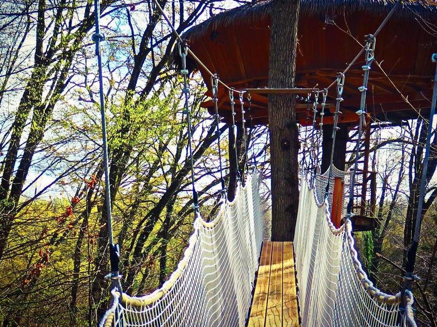 Camping Pas Cher vous présente avec son site Officiel campingpascher.fr, le Camping Parc De La Belle, situé sur la commune de Magne dans le département Vienne (Poitou Charentes) en France. Le camping Parc De La Belle, vous présente un hébergement de type hébergement insolite pour 3 personnes. Le camping Parc De La Belle vous propose du vendredi 16 octobre au vendredi 23 octobre 2026 pour 7 nuits à 1015€. Cette location propose 3 dates différentes pour réserver votre séjour. Découvrez également les 18 autres gammes d'hébergements du camping. Les Avis clients pour le Camping Parc De La Belle sont excellents avec une note moyenne de 9 sur 10. Randonnée,... En savoir plus : cliquez-ICI.