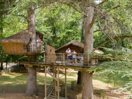 Camping Pas Cher vous présente avec son site Officiel campingpascher.fr, le Camping Parc De La Belle, situé sur la commune de Magne dans le département Vienne (Poitou Charentes) en France. Le camping Parc De La Belle, vous présente un hébergement de type lodge de 40 m² et télévision. Le camping Parc De La Belle vous propose du lundi 01 juin au lundi 08 juin 2026 pour 7 nuits à 1230€. Cette location propose 81 dates différentes pour réserver votre séjour. Découvrez également les 5 autres gammes d'hébergements du camping. Les Avis clients pour le Camping Parc De La Belle sont excellents avec une note moyenne de 9 sur 10. Randonnée,... En savoir plus : cliquez-ICI.