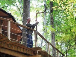 Camping Pas Cher vous présente avec son site Officiel campingpascher.fr, le Camping Parc De La Belle, situé sur la commune de Magne dans le département Vienne (Poitou Charentes) en France. Le camping Parc De La Belle, vous présente un hébergement de type lodge de 40 m² et télévision. Le camping Parc De La Belle vous propose du lundi 01 juin au lundi 08 juin 2026 pour 7 nuits à 1230€. Cette location propose 81 dates différentes pour réserver votre séjour. Découvrez également les 5 autres gammes d'hébergements du camping. Les Avis clients pour le Camping Parc De La Belle sont excellents avec une note moyenne de 9 sur 10. Randonnée,... En savoir plus : cliquez-ICI.