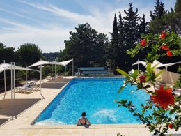 Camping Pas Cher vous présente avec son site Officiel campingpascher.fr, le Camping Fontisson classé 3 étoiles, situé sur la commune de Chateauneuf De Gadagne dans le département Vaucluse (Provence Alpes Côte D'azur) en France. Le camping Fontisson, vous présente un hébergement de type mobil-home de 30 m² avec climatisation. Le camping Fontisson vous proposeun séjour PAS CHER avec une REMISEdu sam. 13 juin au sam. 20 juin 2026, en promotion à -31% pour 7 nuits à 219 € au lieu de 319 € soit une Économie de 100 €. Cette location propose 15 dates différentes pour réserver votre séjour. Découvrez également les 2 autres gammes d'hébergements du camping. Les Avis clients pour le Camping Fontisson sont excellents avec une note moyenne de 8 sur 10. LacÉtang, Piscine extérieure, Animations familiales, Aire de jeux enfants, Baby-foot, Canoë-kayak, Golf, Ping-pong, Pétanque, Structure gonflable enfants, Terrain de volley-ball, Terrain multisports, Bar, Dépôt de pain, Snack/Bar, Supermarché,... En savoir plus : cliquez-ICI.