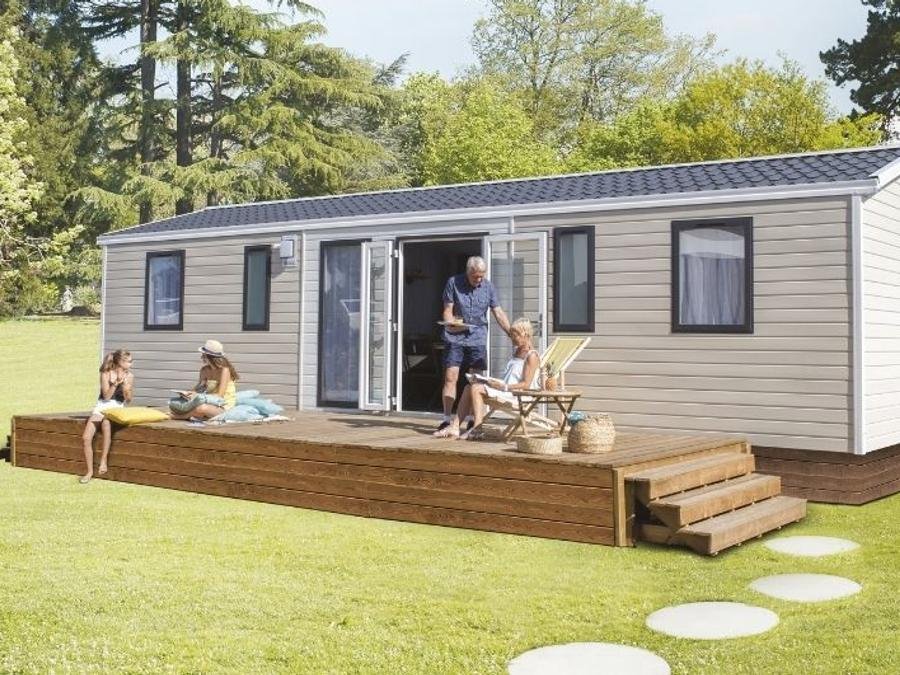 Camping Pas Cher vous présente avec son site Officiel campingpascher.fr, le Camping Ker Yaoulet classé 4 étoiles, situé sur la commune de Ambon dans le département Morbihan (Bretagne) en France. Le camping Ker Yaoulet vous propose un hébergement de type mobil-home de 37 m² pour 8 personnes (télévision). L'établissement vous propose 41 autres types d'hébergements. Découvrez tous nos séjours à petits prix dans la commune et aux alentours de Ambon du département : Morbihan (Bretagne). Les Avis clients pour le Camping Ker Yaoulet sont excellents avec une note moyenne de 8 sur 10. LacMer, Piscine couverte, Piscine extérieure, Animation ados, Animations familiales, Club enfants, Aire de jeux enfants, Centre équestre, Cyclisme, Paddle, Parcours sportif, Ping-pong, Pétanque, Randonnée, Salle de jeux vidéo, Structure gonflable enfants, Terrain multisports, Bar, Dépôt de pain, Plats à emporter, Snack/Bar, Supermarché,... En savoir plus : cliquez-ICI.