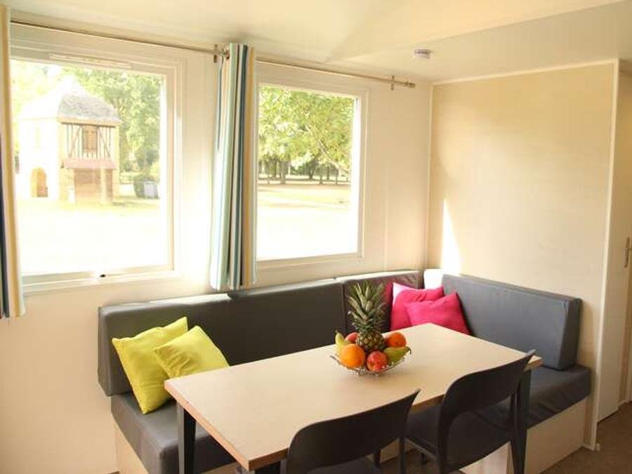 Camping Pas Cher vous présente avec son site Officiel campingpascher.fr, le Camping Paradis Soleil D'Oc classé 4 étoiles, situé sur la commune de Narbonne Plage dans le département Aude (Languedoc Roussillon) en France. Le camping Paradis Soleil D'Oc vous propose un hébergement de type mobil-home pour 6 personnes. L'établissement vous propose 15 autres types d'hébergements. Découvrez tous nos séjours à petits prix dans la commune et aux alentours de Narbonne Plage du département : Aude (Languedoc Roussillon). Les Avis clients pour le Camping Paradis Soleil D'Oc sont excellents avec une note moyenne de 8 sur 10. Lagon, Animations familiales, Club enfants, Aire de jeux enfants, Canoë-kayak, Centre équestre, Ping-pong, Planche à voile, Plongée, Pétanque, Structure gonflable enfants, Terrain de volley-ball, Bar, Dépôt de pain, Snack/Bar, Supermarché, Épicerie,... En savoir plus : cliquez-ICI.