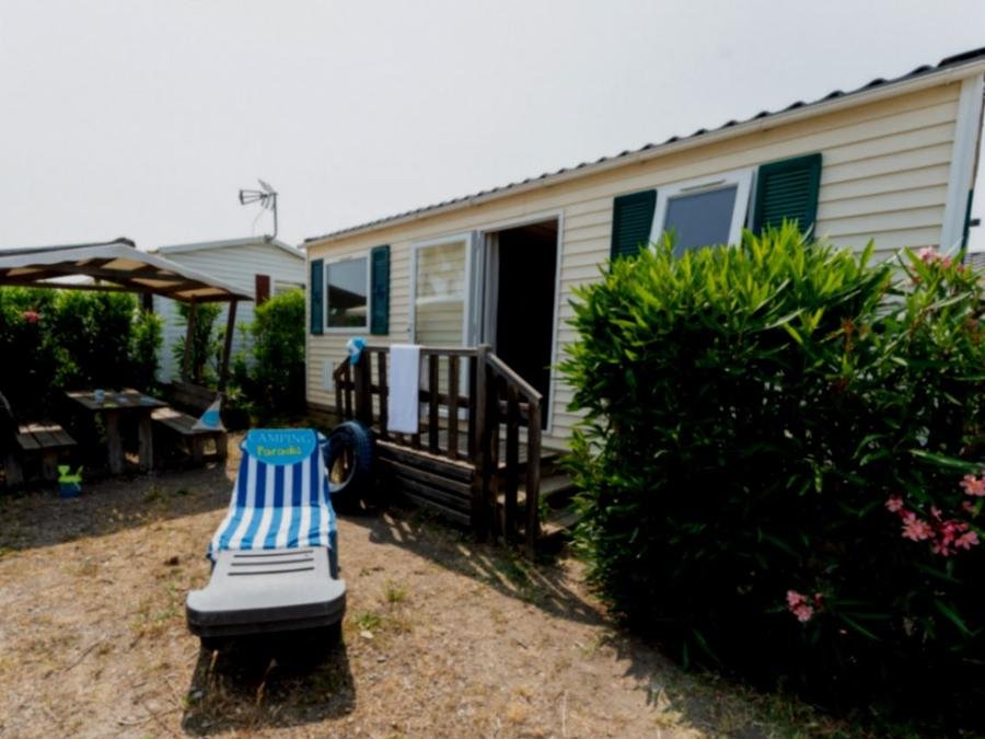 Camping Pas Cher vous présente avec son site Officiel campingpascher.fr, le Camping Paradis Soleil D'Oc classé 4 étoiles, situé sur la commune de Narbonne Plage dans le département Aude (Languedoc Roussillon) en France. Le camping Paradis Soleil D'Oc vous propose un hébergement de type mobil-home de 26 m² pour 5 personnes. L'établissement vous propose 29 autres types d'hébergements. Découvrez tous nos séjours à petits prix dans la commune et aux alentours de Narbonne Plage du département : Aude (Languedoc Roussillon). Les Avis clients pour le Camping Paradis Soleil D'Oc sont excellents avec une note moyenne de 8 sur 10. Lagon, Animations familiales, Club enfants, Aire de jeux enfants, Canoë-kayak, Centre équestre, Ping-pong, Planche à voile, Plongée, Pétanque, Structure gonflable enfants, Terrain de volley-ball, Bar, Dépôt de pain, Snack/Bar, Supermarché, Épicerie,... En savoir plus : cliquez-ICI.