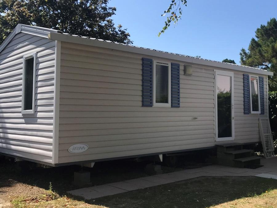 Camping Pas Cher vous présente avec son site Officiel campingpascher.fr, le Camping Sunêlia Le Tropicana classé 5 étoiles, situé sur la commune de Saint Jean De Monts dans le département Vendée (Pays De La Loire) en France. Le camping Sunêlia Le Tropicana, vous présente un hébergement de type mobil-home de 25 m² et télévision. Le camping Sunêlia Le Tropicana vous propose du dimanche 07 juin au dimanche 14 juin 2026, en promotion à -28% pour 7 nuits à 260 € au lieu de 364,0 € soit une Économie de 104 €. Cette location propose 30 dates différentes pour réserver votre séjour. Découvrez également les 27 autres gammes d'hébergements du camping. Les Avis clients pour le Camping Sunêlia Le Tropicana sont excellents avec une note moyenne de 8 sur 10. MerÉtang, Parc aquatique, Piscine couverte, Piscine extérieure, Animations familiales, Club ados, Club enfants, Aire de jeux enfants, Canoë-kayak, Centre équestre, Club enfant de nuit, Court de tennis, Cyclisme, Golf, Ping-pong, Pétanque, Salle de fitness, Salle de jeux vidéo, Sports nautiques, Terrain multisports, Trampoline, Bar, Brasserie, Dépôt de pain, Plats à emporter, Restaurant, Supermarché,... En savoir plus : cliquez-ICI.