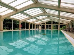 Camping Pas Cher vous présente avec son site Officiel campingpascher.fr, le Camping Parc De Nibelle classé 4 étoiles, situé sur la commune de Nibelle dans le département Loiret (Centre Val De Loire) en France. Le camping Parc De Nibelle, vous présente un hébergement de type chambre pour 1 personne. Le camping Parc De Nibelle vous propose du sam. 13 décembre au sam. 20 décembre 2025 avec une PROMO de DERNIÈRE MINUTE, en promotion à -20% pour 7 nuits à 476 € au lieu de 595 € soit une Économie de 119 €. Cette location propose 13 dates différentes pour réserver votre séjour. Découvrez également les 12 autres gammes d'hébergements du camping. Les Avis clients pour le Camping Parc De Nibelle sont excellents avec une note moyenne de 8 sur 10. Piscine chauffée, Piscine couverte, Aire de jeux enfants, Court de tennis, Pétanque, Trampoline, Bar, Snack/Bar,... En savoir plus : cliquez-ICI.