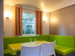 Camping Pas Cher vous présente avec son site Officiel campingpascher.fr, le Camping Lac De Bonnefon classé 3 étoiles, situé sur la commune de Naucelle dans le département Aveyron (Midi Pyrénées) en France. Le camping Lac De Bonnefon, vous présente un hébergement de type mobil-home de 25 m² pour 4 personnes. Le camping Lac De Bonnefon vous propose du sam. 09 mai au sam. 16 mai 2026 pour 7 nuits à 420€. Cette location propose 79 dates différentes pour réserver votre séjour. Découvrez également les 16 autres gammes d'hébergements du camping. Les Avis clients pour le Camping Lac De Bonnefon sont excellents avec une note moyenne de 8 sur 10. LacÉtang, Piscine chauffée, Piscine extérieure, Animation ados, Animation enfants, Animations familiales, Club enfants, Aire de jeux enfants, Canoë-kayak, Centre équestre, Paddle, Parcours sportif, Ping-pong, Planche à voile, Pédalo, Pétanque, Randonnée, Skatepark, Structure gonflable enfants, Terrain de badminton, Terrain de basketball, Terrain de volley-ball, Terrain multisports, Trampoline, Bar, Boulangerie, Bureau de tabac, Dépôt de pain, Restaurant, Snack/Bar, Station-service, Supermarché, Épicerie,... En savoir plus : cliquez-ICI.