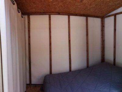 Cliquez pour découvrir toutes les photos de l'HÉBERGEMENT ! tente en toile et bois - Le Barralet photo 5