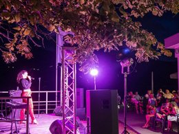 Camping Pas Cher vous présente avec son site Officiel campingpascher.fr, le Camping L'Ecrin Du Lac classé 3 étoiles, situé sur la commune de Chorges dans le département Hautes-alpes (Provence Alpes Côte D'azur) en France. Le camping L'Ecrin Du Lac, vous présente un hébergement de type studio de 25 m² pour 2 personnes avec climatisation et télévision. Le camping L'Ecrin Du Lac vous propose du sam. 05 septembre au sam. 12 septembre 2026, en promotion à -15% pour 7 nuits à 476 € au lieu de 560,0 € soit une Économie de 84 €. Cette location propose 107 dates différentes pour réserver votre séjour. Découvrez également les 9 autres gammes d'hébergements du camping. Les Avis clients pour le Camping L'Ecrin Du Lac sont excellents avec une note moyenne de 8 sur 10. Lac, Piscine extérieure, Animations familiales, Club enfants, Ping-pong, Pétanque, Terrain multisports, Bar, Boulangerie, Dépôt de pain, Restaurant, Snack/Bar, Supermarché,... En savoir plus : cliquez-ICI.