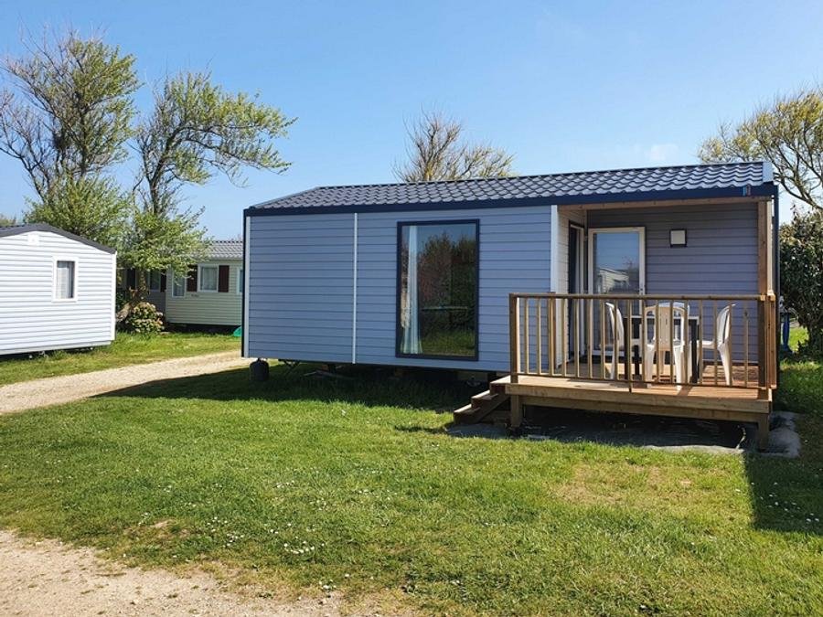 Camping Pas Cher vous présente avec son site Officiel campingpascher.fr, le Camping La Ferme Du Bord De Mer classé 2 étoiles, situé sur la commune de Gatteville Le Phare dans le département Manche (Basse Normandie) en France. Le camping La Ferme Du Bord De Mer, vous présente un hébergement de type mobil-home de 25 m² et télévision. Le camping La Ferme Du Bord De Mer vous propose du sam. 04 juillet au sam. 11 juillet 2026 pour 7 nuits à 605€. Cette location propose 1 dates différentes pour réserver votre séjour. Découvrez également les 22 autres gammes d'hébergements du camping. Les Avis clients pour le Camping La Ferme Du Bord De Mer sont excellents avec une note moyenne de 8 sur 10. Mer, Aire de jeux enfants, Baby-foot, Canoë-kayak, Centre équestre, Cyclisme, Ping-pong, Pétanque, Randonnée, Salle de jeux vidéo, Bar, Dépôt de pain, Épicerie,... En savoir plus : cliquez-ICI.