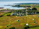 Camping Pas Cher vous présente avec son site Officiel campingpascher.fr, le Camping La Ferme Du Bord De Mer classé 2 étoiles, situé sur la commune de Gatteville Le Phare dans le département Manche (Basse Normandie) en France. Le camping La Ferme Du Bord De Mer vous propose un hébergement de type mobil-home de 30 m² pour 4 personnes (télévision). L'établissement vous propose 22 autres types d'hébergements. Découvrez tous nos séjours à petits prix dans la commune et aux alentours de Gatteville Le Phare du département : Manche (Basse Normandie). Les Avis clients pour le Camping La Ferme Du Bord De Mer sont excellents avec une note moyenne de 8 sur 10. Mer, Aire de jeux enfants, Baby-foot, Canoë-kayak, Centre équestre, Cyclisme, Ping-pong, Pétanque, Randonnée, Salle de jeux vidéo, Bar, Dépôt de pain, Épicerie,... En savoir plus : cliquez-ICI.