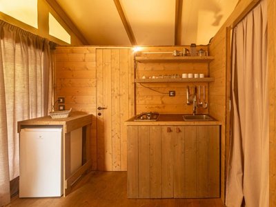 Cliquez pour découvrir toutes les photos de l'HÉBERGEMENT ! tente en toile et bois - Delle Rose photo 2