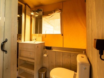 Cliquez pour découvrir toutes les photos de l'HÉBERGEMENT ! tente en toile et bois - Delle Rose photo 7