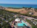 Camping Pas Cher vous présente avec son site Officiel campingpascher.fr, le Camping Kamemi Village classé 4 étoiles, situé sur la commune de Agrigente dans le département Agrigente (Sicile) en Italie. Le camping Kamemi Village, vous présente un hébergement de type mobil-home. Le camping Kamemi Village vous propose du sam. 05 septembre au sam. 12 septembre 2026, en promotion à -14% pour 7 nuits à 360 € au lieu de 420,0 € soit une Économie de 60 €. Cette location propose 31 dates différentes pour réserver votre séjour. Découvrez également les 1 autres gammes d'hébergements du camping. Piscine extérieure, Animations familiales, Club enfants, Aire de jeux enfants, Court de tennis, Terrain multisports, Bar, Plats à emporter, Restaurant, Épicerie,... En savoir plus : cliquez-ICI.