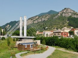 Camping Pas Cher vous présente avec son site Officiel campingpascher.fr, le Camping Lou Gourdan classé 3 étoiles, situé sur la commune de Puget Theniers dans le département Alpes-maritimes (Provence Alpes Côte D'azur) en France. Le camping Lou Gourdan, vous présente un hébergement de type mobil-home de 30 m² pour 2 personnes et télévision. Le camping Lou Gourdan vous propose du sam. 28 mars au sam. 04 avril 2026 pour 7 nuits à 371€. Cette location propose 130 dates différentes pour réserver votre séjour. Découvrez également les 3 autres gammes d'hébergements du camping. Les Avis clients pour le Camping Lou Gourdan sont excellents avec une note moyenne de 9 sur 10. Aire de jeux enfants, Canoë-kayak, Ping-pong, Pétanque, Randonnée, Salle de fitness, Bar, Dépôt de pain, Snack/Bar,... En savoir plus : cliquez-ICI.