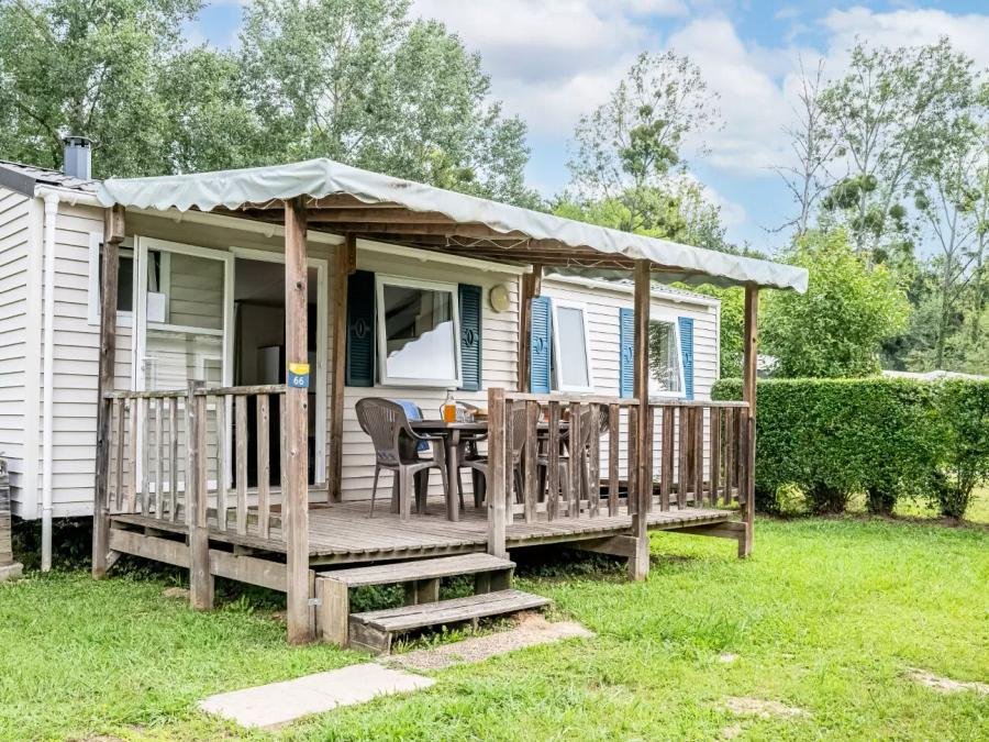 Camping Pas Cher vous présente avec son site Officiel campingpascher.fr, le Camping Maeva Respire La Comtesse classé 3 étoiles, situé sur la commune de Belus dans le département Landes (Aquitaine) en France. Le camping Maeva Respire La Comtesse, vous présente un hébergement de type lodge de 32 m² avec climatisation. Le camping Maeva Respire La Comtesse vous propose du sam. 12 septembre au sam. 19 septembre 2026 pour 7 nuits à 369€. Cette location propose 58 dates différentes pour réserver votre séjour. Découvrez également les 8 autres gammes d'hébergements du camping. Les Avis clients pour le Camping Maeva Respire La Comtesse sont excellents avec une note moyenne de 8 sur 10. Piscine extérieure, Animations familiales, Club enfants, Baby-foot, Cyclisme, Ping-pong, Pétanque, Randonnée, Bar, Boulangerie, Plats à emporter, Snack/Bar, Épicerie,... En savoir plus : cliquez-ICI.