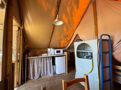 Cliquez pour découvrir toutes les photos de l'HÉBERGEMENT ! tente en toile et bois - De L'Arquebuse photo 7