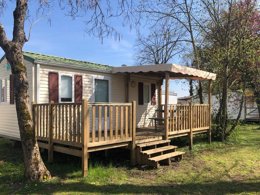 Camping Pas Cher vous présente avec son site Officiel campingpascher.fr, le Camping De L'Arquebuse classé 3 étoiles, situé sur la commune de Athee dans le département Côte-d'or (Bourgogne) en France. Le camping De L'Arquebuse, vous présente un hébergement de type mobil-home de 18 m² et télévision. Le camping De L'Arquebuse vous propose du dimanche 01 mars au dimanche 08 mars 2026 pour 7 nuits à 686€. Cette location propose 238 dates différentes pour réserver votre séjour. Découvrez également les 9 autres gammes d'hébergements du camping. Les Avis clients pour le Camping De L'Arquebuse sont de 6 sur 10. Piscine chauffée, Piscine extérieure, Canoë-kayak, Parcours sportif, Pétanque, Structure gonflable enfants, Boulangerie, Bureau de tabac, Dépôt de pain, Station-service, Supermarché, Épicerie,... En savoir plus : cliquez-ICI.