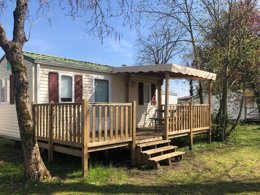 Camping Pas Cher vous présente avec son site Officiel campingpascher.fr, le Camping De L'Arquebuse classé 3 étoiles, situé sur la commune de Athee dans le département Côte-d'or (Bourgogne) en France. Le camping De L'Arquebuse, vous présente un hébergement de type mobil-home de 18 m² et télévision. Le camping De L'Arquebuse vous propose du dimanche 01 mars au dimanche 08 mars 2026 pour 7 nuits à 686€. Cette location propose 238 dates différentes pour réserver votre séjour. Découvrez également les 9 autres gammes d'hébergements du camping. Les Avis clients pour le Camping De L'Arquebuse sont de 6 sur 10. Piscine chauffée, Piscine extérieure, Canoë-kayak, Parcours sportif, Pétanque, Structure gonflable enfants, Boulangerie, Bureau de tabac, Dépôt de pain, Station-service, Supermarché, Épicerie,... En savoir plus : cliquez-ICI.