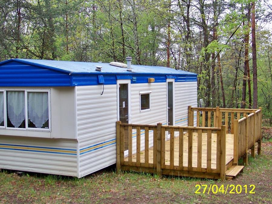 Camping Pas Cher vous présente avec son site Officiel campingpascher.fr, le Camping La Foret classé 3 étoiles, situé sur la commune de Pezuls dans le département Dordogne (Aquitaine) en France. Le camping La Foret, vous présente un hébergement de type mobil-home de 28 m² pour 1 personne. Le camping La Foret vous propose du sam. 22 août au sam. 29 août 2026 pour 7 nuits à 390€. Cette location propose 8 dates différentes pour réserver votre séjour. Découvrez également les 6 autres gammes d'hébergements du camping. Les Avis clients pour le Camping La Foret sont excellents avec une note moyenne de 8 sur 10. Piscine extérieure, Animations familiales, Aire de jeux enfants, Baby-foot, Centre équestre, Court de tennis, Cyclisme, Ping-pong, Piscine, Pétanque, Randonnée, Trampoline, Bar, Dépôt de pain, Épicerie,... En savoir plus : cliquez-ICI.