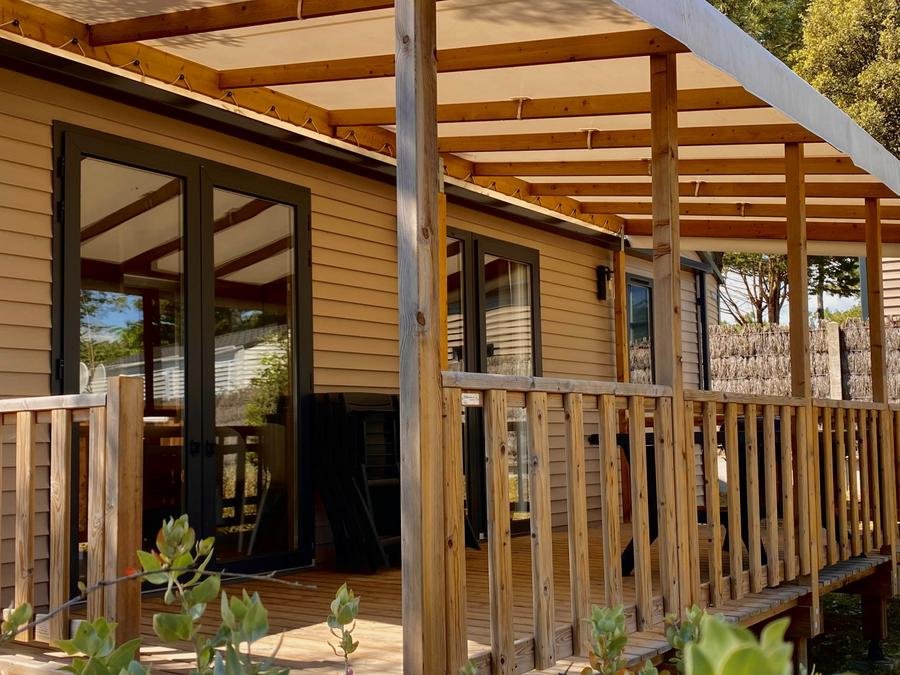 Camping Pas Cher vous présente avec son site Officiel campingpascher.fr, le Camping Acapulco classé 5 étoiles, situé sur la commune de Saint Jean De Monts dans le département Vendée (Pays De La Loire) en France. Le camping Acapulco vous propose un hébergement de type mobil-home de 30 m² pour 4 personnes avec climatisation (télévision). Cet hébergement propose plus de 36 dates différentes pour réserver ! Pour dévouvrir la période la moins chère, consultez la rubrique 'Tarifs' et sélectionnez votre mois de départ. L'établissement vous propose 15 autres types d'hébergements. Découvrez tous nos séjours à petits prix dans la commune et aux alentours de Saint Jean De Monts du département : Vendée (Pays De La Loire). Les Avis clients pour le Camping Acapulco sont de 7 sur 10. Piscine extérieure, Club ados, Club enfants, Aire de jeux enfants, Baby-foot, Centre équestre, Court de tennis, Cyclisme, Flipper, Golf, Ping-pong, Piscine, Pétanque, Randonnée, Terrain de basketball, Terrain de football, Terrain de volley-ball, Terrain multisports, Bar, Boulangerie, Bureau de tabac, Food truck, Plats à emporter, Restaurant, Snack/Bar, Supermarché, Épicerie,... En savoir plus : cliquez-ICI.