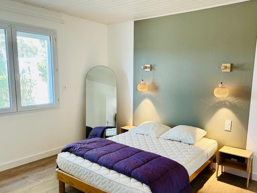 Camping Pas Cher vous présente avec son site Officiel campingpascher.fr, le Camping Acapulco classé 5 étoiles, situé sur la commune de Saint Jean De Monts dans le département Vendée (Pays De La Loire) en France. Le camping Acapulco vous propose un hébergement de type villa de 66 m² pour 1 personne (télévision). L'établissement vous propose 16 autres types d'hébergements. Découvrez tous nos séjours à petits prix dans la commune et aux alentours de Saint Jean De Monts du département : Vendée (Pays De La Loire). Les Avis clients pour le Camping Acapulco sont de 7 sur 10. Piscine extérieure, Club ados, Club enfants, Aire de jeux enfants, Baby-foot, Centre équestre, Court de tennis, Cyclisme, Flipper, Golf, Ping-pong, Piscine, Pétanque, Randonnée, Terrain de basketball, Terrain de football, Terrain de volley-ball, Terrain multisports, Bar, Boulangerie, Bureau de tabac, Food truck, Plats à emporter, Restaurant, Snack/Bar, Supermarché, Épicerie,... En savoir plus : cliquez-ICI.