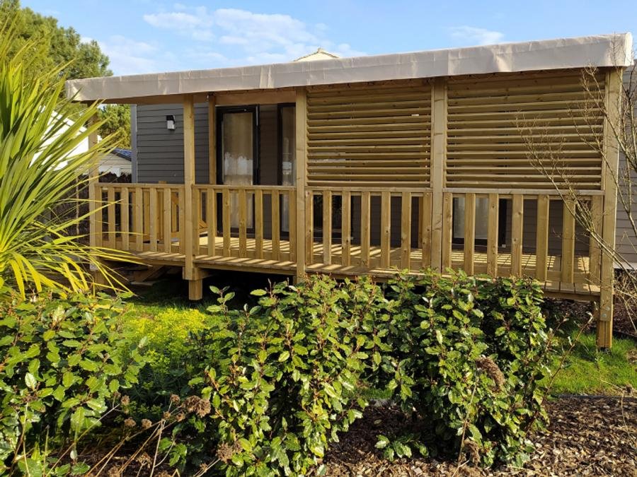 Camping Pas Cher vous présente avec son site Officiel campingpascher.fr, le Camping Acapulco classé 5 étoiles, situé sur la commune de Saint Jean De Monts dans le département Vendée (Pays De La Loire) en France. Le camping Acapulco vous propose un hébergement de type mobil-home de 35 m² avec climatisation (télévision). Cet hébergement propose plus de 18 dates différentes pour réserver ! Pour dévouvrir la période la moins chère, consultez la rubrique 'Tarifs' et sélectionnez votre mois de départ. L'établissement vous propose 15 autres types d'hébergements. Découvrez tous nos séjours à petits prix dans la commune et aux alentours de Saint Jean De Monts du département : Vendée (Pays De La Loire). Les Avis clients pour le Camping Acapulco sont excellents avec une note moyenne de 8 sur 10. Piscine extérieure, Club ados, Club enfants, Aire de jeux enfants, Baby-foot, Centre équestre, Court de tennis, Cyclisme, Flipper, Golf, Ping-pong, Piscine, Pétanque, Randonnée, Terrain de basketball, Terrain de football, Terrain de volley-ball, Terrain multisports, Bar, Boulangerie, Bureau de tabac, Food truck, Plats à emporter, Restaurant, Snack/Bar, Supermarché, Épicerie,... En savoir plus : cliquez-ICI.