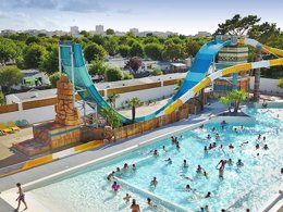 Camping Pas Cher vous présente avec son site Officiel campingpascher.fr, le Camping Acapulco classé 5 étoiles, situé sur la commune de Saint Jean De Monts dans le département Vendée (Pays De La Loire) en France. Le camping Acapulco, vous présente un hébergement de type mobil-home de 38 m² avec climatisation et télévision. Le camping Acapulco vous propose du jeudi 04 juin au jeudi 11 juin 2026 avec une PROMO de DERNIÈRE MINUTE, en promotion à -19% pour 7 nuits à 836,50 € au lieu de 1038,0 € soit une Économie de 201,50 €. Cette location propose 18 dates différentes pour réserver votre séjour. Découvrez également les 15 autres gammes d'hébergements du camping. Les Avis clients pour le Camping Acapulco sont de 7 sur 10. Piscine extérieure, Club ados, Club enfants, Aire de jeux enfants, Baby-foot, Centre équestre, Court de tennis, Cyclisme, Flipper, Golf, Ping-pong, Piscine, Pétanque, Randonnée, Terrain de basketball, Terrain de football, Terrain de volley-ball, Terrain multisports, Bar, Boulangerie, Bureau de tabac, Food truck, Plats à emporter, Restaurant, Snack/Bar, Supermarché, Épicerie,... En savoir plus : cliquez-ICI.