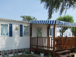 Camping Pas Cher vous présente avec son site Officiel campingpascher.fr, le Camping Acapulco classé 5 étoiles, situé sur la commune de Saint Jean De Monts dans le département Vendée (Pays De La Loire) en France. Le camping Acapulco, vous présente un hébergement de type mobil-home de 29 m² avec climatisation et télévision. Le camping Acapulco vous propose du mardi 26 mai au mardi 02 juin 2026 pour 7 nuits à 735.5€. Cette location propose 71 dates différentes pour réserver votre séjour. Découvrez également les 16 autres gammes d'hébergements du camping. Les Avis clients pour le Camping Acapulco sont de 7 sur 10. Piscine extérieure, Club ados, Club enfants, Aire de jeux enfants, Baby-foot, Centre équestre, Court de tennis, Cyclisme, Flipper, Golf, Ping-pong, Piscine, Pétanque, Randonnée, Terrain de basketball, Terrain de football, Terrain de volley-ball, Terrain multisports, Bar, Boulangerie, Bureau de tabac, Food truck, Plats à emporter, Restaurant, Snack/Bar, Supermarché, Épicerie,... En savoir plus : cliquez-ICI.