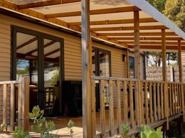 Camping Pas Cher vous présente avec son site Officiel campingpascher.fr, le Camping Acapulco classé 5 étoiles, situé sur la commune de Saint Jean De Monts dans le département Vendée (Pays De La Loire) en France. Le camping Acapulco, vous présente un hébergement de type mobil-home de 30 m² pour 4 personnes avec climatisation et télévision. Le camping Acapulco vous propose du sam. 25 avril au sam. 02 mai 2026 pour 7 nuits à 584.5€. Cette location propose 71 dates différentes pour réserver votre séjour. Découvrez également les 16 autres gammes d'hébergements du camping. Les Avis clients pour le Camping Acapulco sont de 7 sur 10. Piscine extérieure, Club ados, Club enfants, Aire de jeux enfants, Baby-foot, Centre équestre, Court de tennis, Cyclisme, Flipper, Golf, Ping-pong, Piscine, Pétanque, Randonnée, Terrain de basketball, Terrain de football, Terrain de volley-ball, Terrain multisports, Bar, Boulangerie, Bureau de tabac, Food truck, Plats à emporter, Restaurant, Snack/Bar, Supermarché, Épicerie,... En savoir plus : cliquez-ICI.