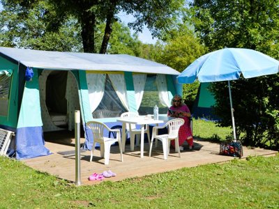 Cliquez pour découvrir toutes les photos de l'HÉBERGEMENT ! bungalow toilé - Les Bords De Loue photo 2