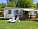 Camping Pas Cher vous présente avec son site Officiel campingpascher.fr, le Camping Les Bords De Loue classé 3 étoiles, situé sur la commune de Parcey dans le département Jura (Franche Comté) en France. Le camping Les Bords De Loue, vous présente un hébergement de type mobil-home de 40 m² et télévision. Le camping Les Bords De Loue vous propose du sam. 18 avril au sam. 25 avril 2026 pour 7 nuits à 441€. Cette location propose 57 dates différentes pour réserver votre séjour. Découvrez également les 12 autres gammes d'hébergements du camping. Les Avis clients pour le Camping Les Bords De Loue sont excellents avec une note moyenne de 8 sur 10. Rivière, Piscine chauffée, Piscine extérieure, Animation enfants, Animations familiales, Aire de jeux enfants, Baby-foot, Canoë-kayak, Court de tennis, Cyclisme, Golf, Parcours sportif, Ping-pong, Pétanque, Randonnée, Structure gonflable enfants, Terrain de badminton, Terrain de volley-ball, Bar, Boulangerie, Brasserie, Bureau de tabac, Dépôt de pain, Plats à emporter, Restaurant, Snack/Bar, Station-service, Épicerie,... En savoir plus : cliquez-ICI.