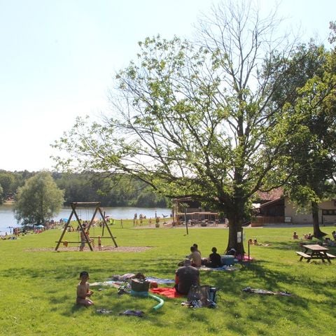 Cliquez pour découvrir toutes les photos de l'ÉTABLISSEMENT ! établissement La Grange Du Pin photo 3