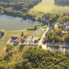 Camping Pas Cher vous présente avec son site Officiel campingpascher.fr, le Établissement La Grange Du Pin, situé sur la commune de Val-revermont dans le département Ain (Rhône Alpes) en France. L'établissement La Grange Du Pin vous propose un hébergement de type tente toile et bois de 9 m². L'établissement vous propose 3 autres types d'hébergements. Découvrez tous nos séjours à petits prix dans la commune et aux alentours de Val-revermont du département : Ain (Rhône Alpes).... En savoir plus : cliquez-ICI.