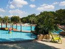 Camping Pas Cher vous présente avec son site Officiel campingpascher.fr, le Camping Leï Suves classé 4 étoiles, situé sur la commune de Roquebrune Sur Argens dans le département Var (Provence Alpes Côte D'azur) en France. Le camping Leï Suves vous propose un hébergement de type mobil-home de 26 m² pour 2 personnes avec climatisation. L'établissement vous propose 5 autres types d'hébergements. Découvrez tous nos séjours à petits prix dans la commune et aux alentours de Roquebrune Sur Argens du département : Var (Provence Alpes Côte D'azur). Les Avis clients pour le Camping Leï Suves sont excellents avec une note moyenne de 8 sur 10. Piscine chauffée, Piscine extérieure, Animations familiales, Club ados, Club enfants, Aire de jeux enfants, Baby-foot, Court de tennis, Golf, Ping-pong, Piscine, Pétanque, Salle de jeux vidéo, Terrain multisports, Bar, Dépôt de pain, Pizzeria, Restaurant, Snack/Bar, Épicerie,... En savoir plus : cliquez-ICI.