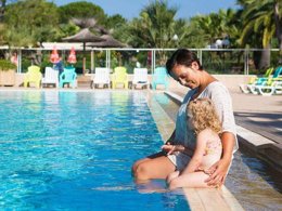 Camping Pas Cher vous présente avec son site Officiel campingpascher.fr, le Camping Leï Suves classé 4 étoiles, situé sur la commune de Roquebrune Sur Argens dans le département Var (Provence Alpes Côte D'azur) en France. Le camping Leï Suves, vous présente un hébergement de type mobil-home de 34 m² pour 2 personnes avec climatisation. Le camping Leï Suves vous propose du sam. 06 juin au sam. 13 juin 2026, en promotion à -12% pour 7 nuits à 652 € au lieu de 741,0 € soit une Économie de 89 €. Cette location propose 91 dates différentes pour réserver votre séjour. Découvrez également les 5 autres gammes d'hébergements du camping. Les Avis clients pour le Camping Leï Suves sont excellents avec une note moyenne de 8 sur 10. Piscine chauffée, Piscine extérieure, Animations familiales, Club ados, Club enfants, Aire de jeux enfants, Baby-foot, Court de tennis, Golf, Ping-pong, Piscine, Pétanque, Salle de jeux vidéo, Terrain multisports, Bar, Dépôt de pain, Pizzeria, Restaurant, Snack/Bar, Épicerie,... En savoir plus : cliquez-ICI.