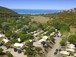 Camping Pas Cher vous présente avec son site Officiel campingpascher.fr, le Camping L'Avena classé 3 étoiles, situé sur la commune de Sartene dans le département Corse Du Sud (Corse) en France. Le camping L'Avena, vous présente un hébergement de type chalet de 25 m² pour 5 personnes. Le camping L'Avena vous proposeun séjour PAS CHER avec une REMISEdu vendredi 11 septembre au vendredi 18 septembre 2026, en promotion à -30% pour 7 nuits à 322 € au lieu de 460,0 € soit une Économie de 138 €. Cette location propose 36 dates différentes pour réserver votre séjour. Découvrez également les 2 autres gammes d'hébergements du camping. Les Avis clients pour le Camping L'Avena sont de 7 sur 10. Animations familiales, Club enfants, Aire de jeux enfants, Canoë-kayak, Centre équestre, Golf, Location de bateaux, Ping-pong, Pétanque, Terrain multisports, Voile, Bar, Dépôt de pain, Snack/Bar, Supermarché, Épicerie,... En savoir plus : cliquez-ICI.