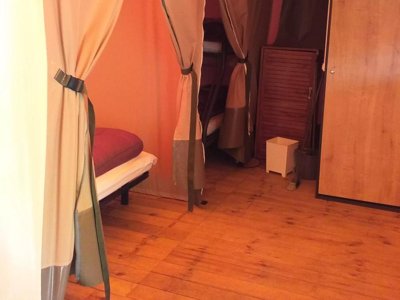 Cliquez pour découvrir toutes les photos de l'HÉBERGEMENT ! tente en toile et bois - Au P'tit Bonheur photo 6