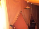 Cliquez pour découvrir toutes les photos de l'HÉBERGEMENT ! tente en toile et bois - camping Au P'tit Bonheur photo 3
