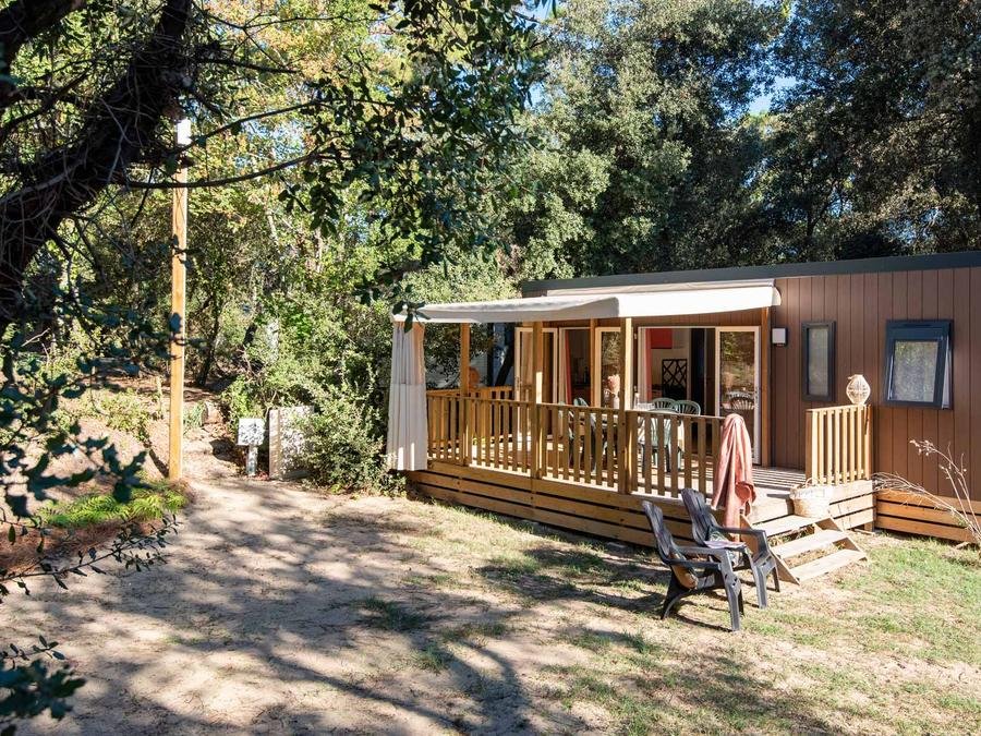 Camping Pas Cher vous présente avec son site Officiel campingpascher.fr, le Camping Club La Côte Sauvage 5* - MS VACANCES classé 5 étoiles, situé sur la commune de La Palmyre dans le département Charente-maritime (Poitou Charentes) en France. Le camping Club La Côte Sauvage 5* - MS VACANCES vous propose un hébergement de type mobil-home de 33 m² pour 6 personnes avec climatisation (télévision). L'établissement vous propose 15 autres types d'hébergements. Découvrez tous nos séjours à petits prix dans la commune et aux alentours de La Palmyre du département : Charente-maritime (Poitou Charentes). Les Avis clients pour le Camping Club La Côte Sauvage 5* - MS VACANCES sont excellents avec une note moyenne de 8 sur 10. Mer, Parc aquatique, Piscine couverte, Piscine extérieure, Animations familiales, Club ados, Club enfants, Aire de jeux enfants, Centre équestre, Court de padel en extérieur, Golf, Jet-ski, Location de bateaux, Paddle, Parcours sportif, Ping-pong, Piscine, Pétanque, Randonnée, Salle de fitness, Surf, Terrain de badminton, Terrain de beach-volley, Tir à l’arc, Bar, Dépôt de pain, Restaurant, Snack/Bar, Épicerie,... En savoir plus : cliquez-ICI.