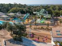 Camping Pas Cher vous présente avec son site Officiel campingpascher.fr, le Camping Club La Côte Sauvage 5* - MS VACANCES classé 5 étoiles, situé sur la commune de La Palmyre dans le département Charente-maritime (Poitou Charentes) en France. Le camping Club La Côte Sauvage 5* - MS VACANCES vous propose un hébergement de type mobil-home de 33 m² pour 6 personnes avec climatisation (télévision). L'établissement vous propose 15 autres types d'hébergements. Découvrez tous nos séjours à petits prix dans la commune et aux alentours de La Palmyre du département : Charente-maritime (Poitou Charentes). Les Avis clients pour le Camping Club La Côte Sauvage 5* - MS VACANCES sont excellents avec une note moyenne de 8 sur 10. Mer, Parc aquatique, Piscine couverte, Piscine extérieure, Animations familiales, Club ados, Club enfants, Aire de jeux enfants, Centre équestre, Court de padel en extérieur, Golf, Jet-ski, Location de bateaux, Paddle, Parcours sportif, Ping-pong, Piscine, Pétanque, Randonnée, Salle de fitness, Surf, Terrain de badminton, Terrain de beach-volley, Tir à l’arc, Bar, Dépôt de pain, Restaurant, Snack/Bar, Épicerie,... En savoir plus : cliquez-ICI.
