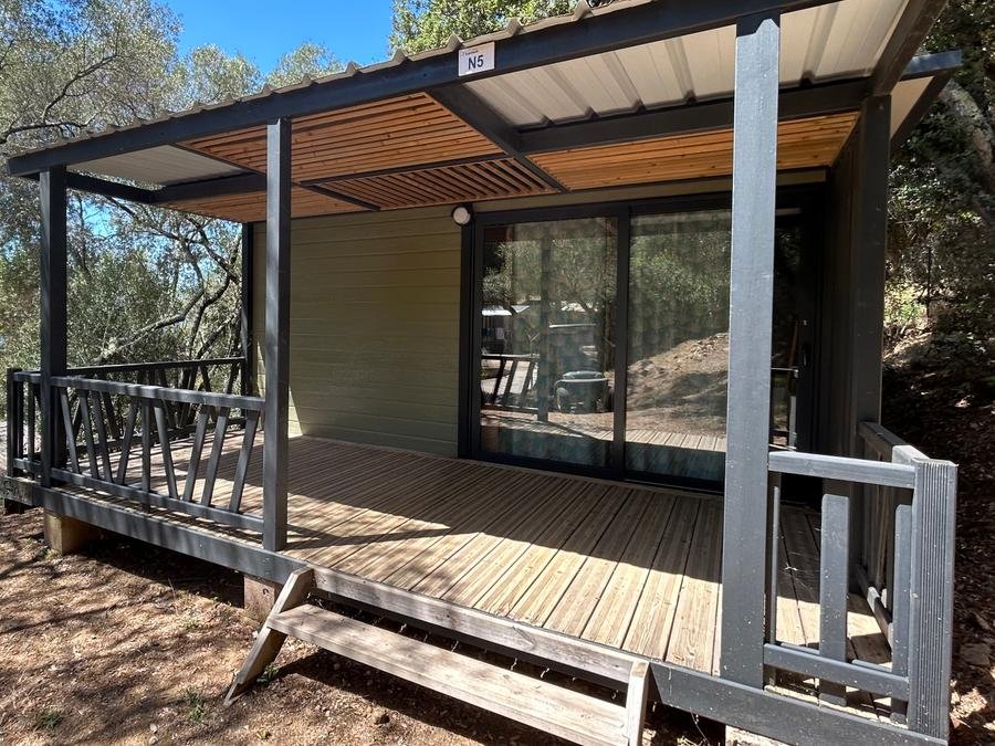 Camping Pas Cher vous présente avec son site Officiel campingpascher.fr, le Camping L'Esplanade classé 4 étoiles, situé sur la commune de Olmeto Plage dans le département Corse Du Sud (Corse) en France. Le camping L'Esplanade vous propose un hébergement de type chalet de 25 m² pour 5 personnes avec climatisation. Cet hébergement propose plus de 18 dates différentes pour réserver ! Pour dévouvrir la période la moins chère, consultez la rubrique 'Tarifs' et sélectionnez votre mois de départ. L'établissement vous propose 12 autres types d'hébergements. Découvrez tous nos séjours à petits prix dans la commune et aux alentours de Olmeto Plage du département : Corse Du Sud (Corse). Les Avis clients pour le Camping L'Esplanade sont de 7 sur 10. Mer, Piscine chauffée, Piscine extérieure, Animations familiales, Aire de jeux enfants, Canoë-kayak, Canyoning, Centre équestre, Court de tennis, Jet-ski, Location de bateaux, Paddle, Ping-pong, Planche à voile, Plongée, Pétanque, Salle de fitness, Terrain de football, Terrain multisports, Bar, Boulangerie, Brasserie, Bureau de tabac, Dépôt de pain, Restaurant, Station-service, Supermarché, Épicerie,... En savoir plus : cliquez-ICI.