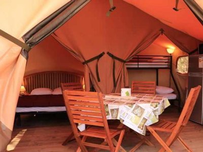 Cliquez pour découvrir toutes les photos de l'HÉBERGEMENT ! tente en toile et bois - L'Esplanade photo 4